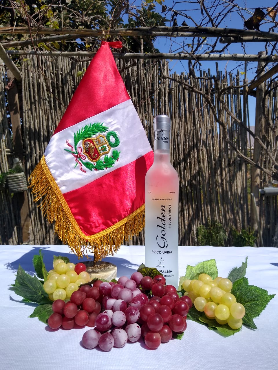 Pisco Puro Uvina Golden.